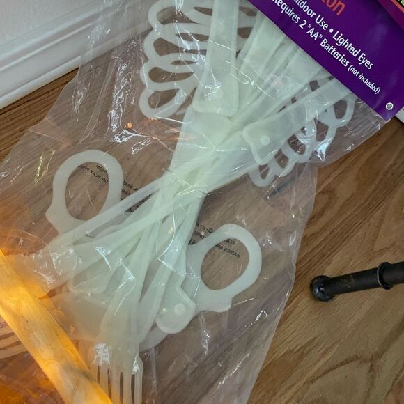 Halloween Skeleton Light Up Bones Vintage Glow in the Dark 5 Foot Skeleton - Picture 12 of 15